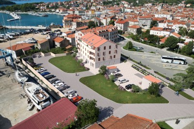 OTOK CRES, GRAD CRES – 2 spalnice + dnevna soba, tretje nadstropje, rhunska novogradnja v strogem centru, 50 m od morja