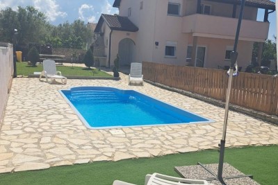 Haus mit Pool zu verkaufen, Peroj