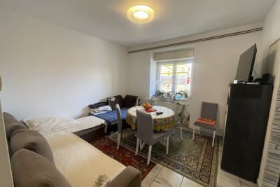 Rijeka, Marinići, dva stana s parkingom i okućnicom