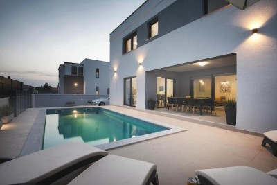 Modern house with a pool! Close to Pula!