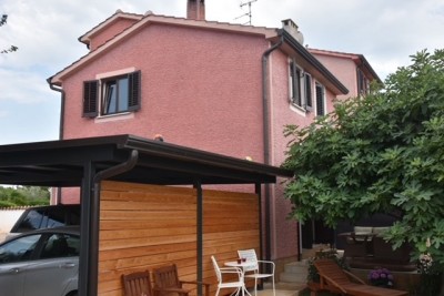 Sale of a beautiful family duplex house with a garage, near Poreč!