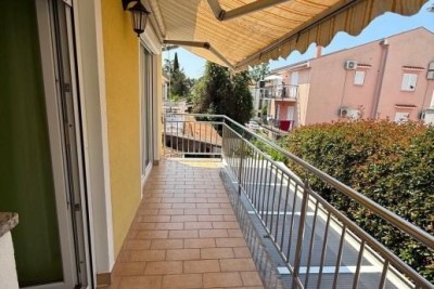 For sale: Semi-detached house in Poreč, 2 km from the sea.