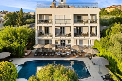 HOTEL WITH A WELL-ESTABLISHED BUSINESS – VINKURAN, 300 m FROM THE SEA