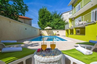 House with swimming pool in Valdebek.