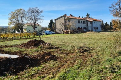 Gradbeno zemljišče, 801 m2, s pravnomočnim gradbenim dovoljenjem, Kršan