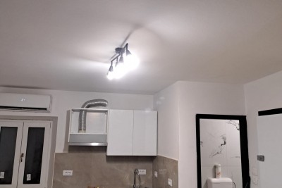 ŽMINJ – Miteigentumsanteil an einem Haus zu verkaufen (3 Wohneinheiten)