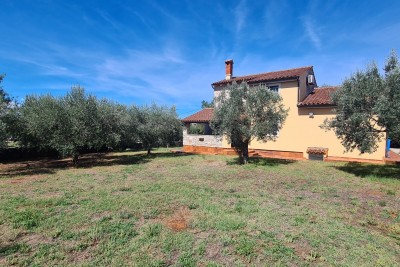 Galižana! Stone villa with two additional houses!