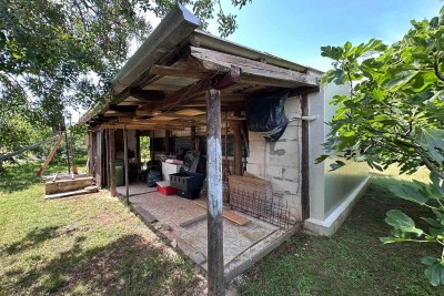 Sale of construction land with a legalized house, Medulin!
