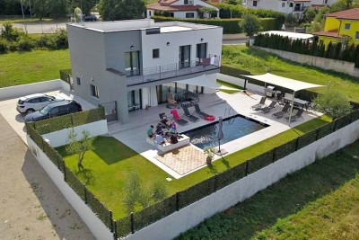 Prodaja se čudovita vila z bazenom v bližini Poreča