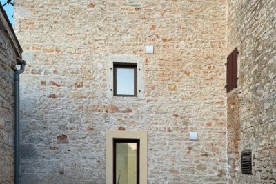 POREČ, Renovated Stone House with Sea View