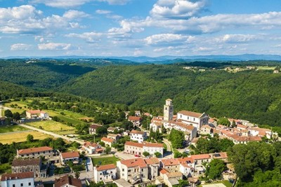 Zemljišče za prodajo – Tinjan, osrednja Istra, 4168 m² (3197 m² stavbno)