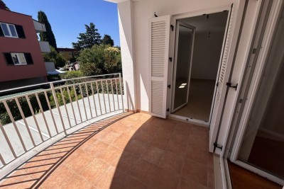 Novigrad – prostran četverosoban stan, 76 m², 200 m od mora i plaže Karpinjan