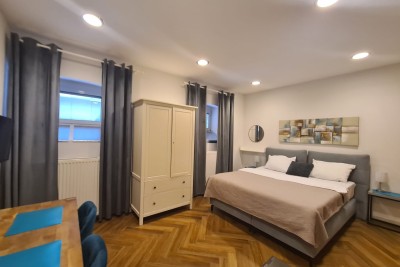 PRODAJA STANA S DVA APARTMANA – PULA