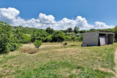 In vendita terreno edificabile attraente con progetto e infrastruttura a Brtonigla