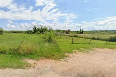 Atraktivno građevinsko zemljište za izgradnju stambene zgrade, Umag – 500 m od mora!