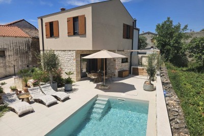 Istra, Marčana – Elegantna kuća s bazenom i 200 m² vrta