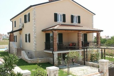 Semi-detached house with a pool, Umag, surrounding area, Istria (B)