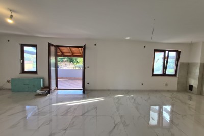 Poreč – stan na katu s vrtom