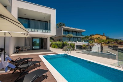 Opatija, Veprinac - villa s bazenom, garažom i pogledom na more