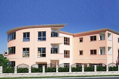 Rovinj – Poslovna zgrada v gospodarski coni, 1476 m² + zemljišče 1683 m²