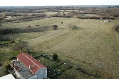 Prodamo zemljišče, površine 32900 m2, v okolici Barbana