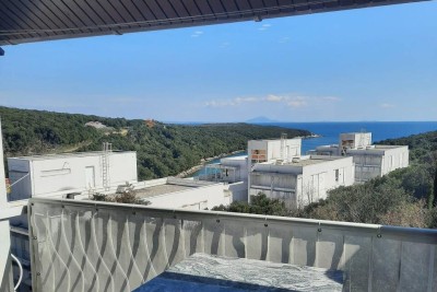 An excellent apartment with a gallery and a view of the sea, Duga Uvala, is for sale