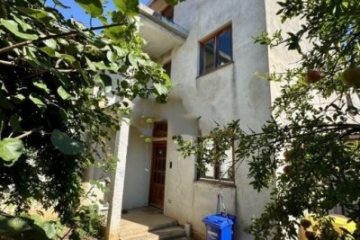 Pomer, House 246 m² with yard