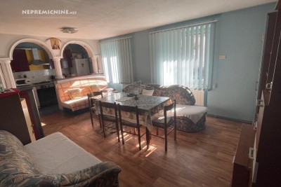 150 m², vrstna, zgrajena l. 1900, adaptirana l. 2020, 470 m² zemljišča, prodamo. Cena: 340.000,00 EUR