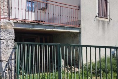 Brtonigla, Einfamilienhaus mit Garten - zur Renovierung