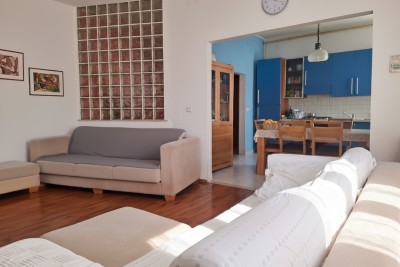 Prostran trosobni stan površine 81 m², Pula Veruda