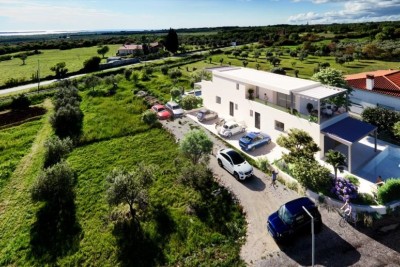 Vendiamo una bellissima casa duplex con piscina e vista sul mare e Brioni, a Gallesano