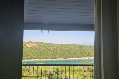 Primo fila sul mare! Appartamento ristrutturato a Duga Uvala!