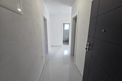 Novi Vinodolski – Moderan 2S+DB stan S4 s pogledom na more