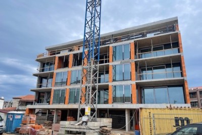 Apartments for sale in a residential and commercial building with a sea view, center of Umag! S5