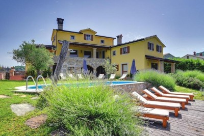 Eine schöne Villa mit Swimmingpool in der Nähe von Pazin steht zum Verkauf