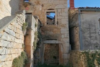 Prodaja - Kamena istarska hiša s projektom in predano dokumentacijo – blizu Tinjana!