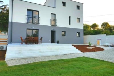 Moderne Villa mit Pool in Pula, nur 1500 m vom Meer entfernt