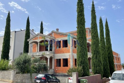 Zadar-Diklo, samostojeća kuca sa 6 apartmana nedovršena