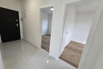 Novi Vinodolski – Moderan 2S+DB stan S6 s pogledom na more
