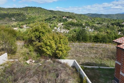 Istrien, Pićan – Baugrundstück, 530 m², mit rechtskräftiger Baugenehmigung