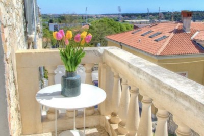 Pula, Monte Zaro. A large, nicely furnished apartment with a garage.