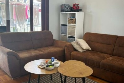 POREČ – funkcionalen stan blizu centra in morja