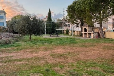 Prodaja - stan s dvema parkirnima mestoma, na odlični lokaciji v bližini morja in plaž, Štinjan!