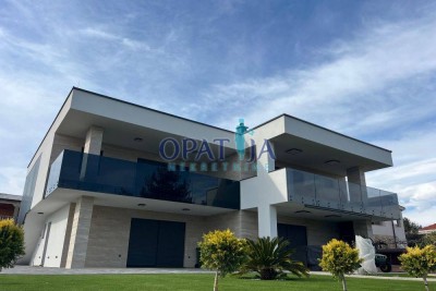 Apartma E2, vrt, obrnjen proti jugu, 450 m od morja