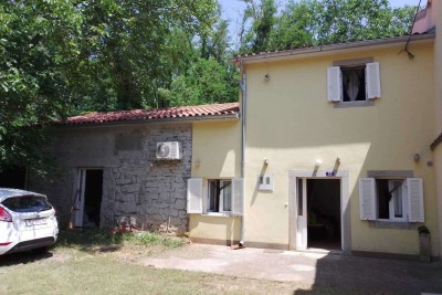 Vendita di una casa con cortile e grande appezzamento di terreno, Barban