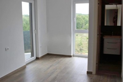 Luxuriöse Fünf-Zimmer-Wohnung zu verkaufen – 150 m², oberstes Stockwerk des Gebäudes, Neubau