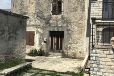 PRODOL, MARČANA – Casa in pietra autoctona istriana con giardino da ristrutturare completamente
