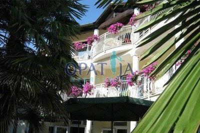 Poreč - Hotel s bazenom, barom i restoranom