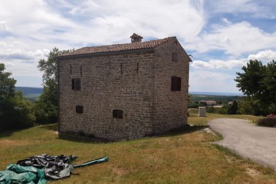 Autentična kamena kuća s pogledom na more – Buje