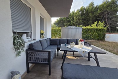 Medulin – luxurious four-bedroom apartment with a garden, 2 terraces, and 2 parking spaces | New construction 2023.